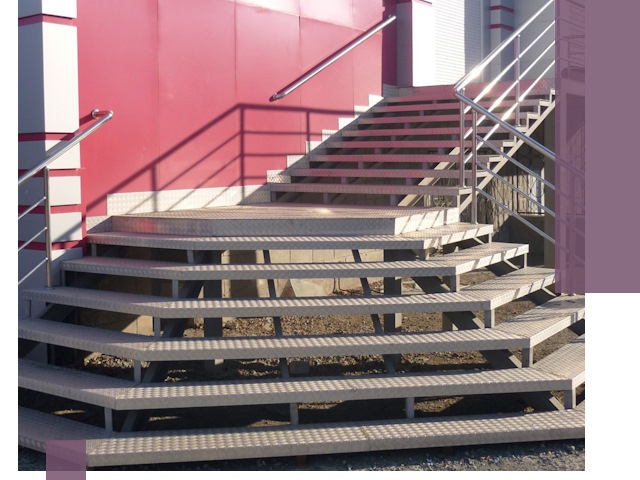 Лестницы для магазина в Березниках — изготовление и монтаж