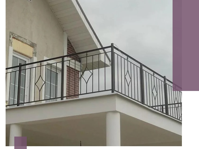 Изготовление балконных ограждений в Березниках из металла и стекла