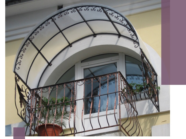 Козырьки над балконом в Березниках — изготовление и монтаж